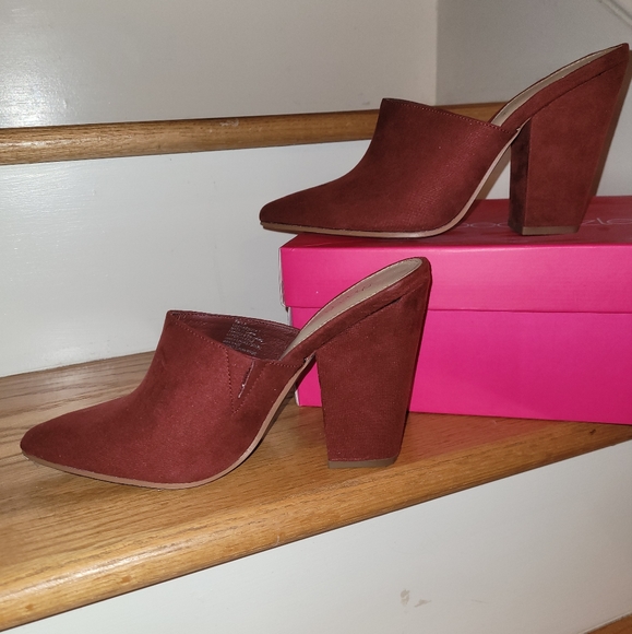 Shoe Dazzle Brick Red Faux Suede Mules - Picture 3 of 5